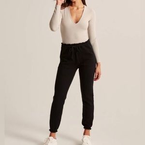 A&F Ruffle-Waist Joggers / Black / Size S